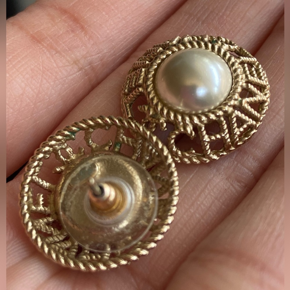 Chanel Pearl Logo Pierced - Picture 4 of 5
